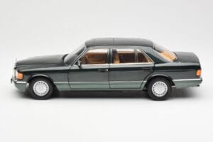 Mercedes 560 SEL W126 ナイトグリーンメタリック Dealer Edition Norev 1:18 B66040626 メタル - 画像 4/8