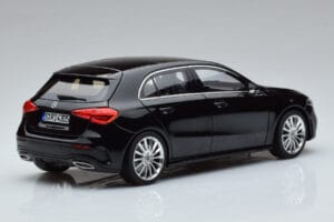 Mercedes A-Class W177 AMG Line Norev 1:18 183861 メタル - 画像 3/7