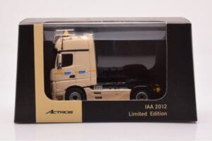 Mercedes Actros Gigaspace IAA 2012 タクシー NZG 1:50 MM0015 メタル - 画像 4/4