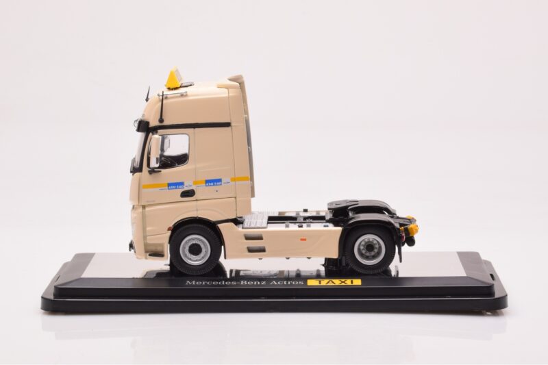Mercedes Actros Gigaspace IAA 2012 タクシー NZG 1:50