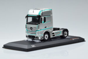 Mercedes Actros MP4 レーシング エディション IXO 1:43 TR091