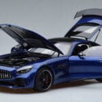 Mercedes AMG GT R C190 ブリリアントブルー AUTOart 1:18 76334 メタル - image 2 of 7