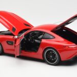 Mercedes AMG GT C190 レッド Norev 1:18 - image 5 of 8