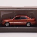 Mercedes C-Class W202 C220 オレンジ メタリック Dealer Edition Minichamps 1:43 - image 4 of 4