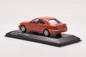 Mercedes C-Class W202 C240 オレンジメタリック Minichamps 1:43 430037000 メタル - 画像 3/4