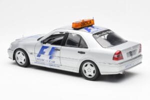 Mercedes C-Class W202 AMG Medical Car F1 1997 UT Models 1:18 26106 メタル - 画像 5/6