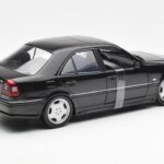 Mercedes C-Class W202 C36 AMG ブラック メタリック UT Models 1:18 - image 2 of 6