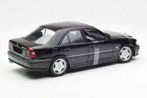 Mercedes C-Class W202 C36 AMG ブラック メタリック UT Models 1:18 26102 メタル - 画像 2/6