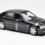 Mercedes C-Class W202 C36 AMG ブラック メタリック UT Models 1:18 - image 4 of 6