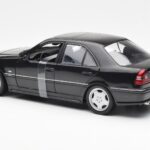 Mercedes C-Class W202 C36 AMG ブラック メタリック UT Models 1:18 - image 5 of 6