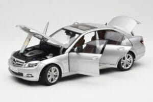 Mercedes C-Class W204 Avantgarde シルバー AUTOart 1:18 B66962368 メタル - 画像 2/8