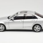 Mercedes C-Class W204 Avantgarde シルバー AUTOart 1:18 - image 4 of 8