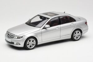 Mercedes C-Class W204 Avantgarde シルバー AUTOart 1:18