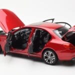 Mercedes C-Class W205 レッド メタリック Asia Exclusive Norev 1:18 - image 5 of 8