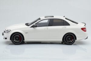 Mercedes C63 AMG W204 ホワイト GT Spirit 1:18 GT166 レジン - 画像 3/6