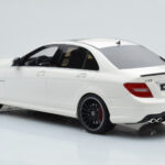 Mercedes C63 AMG W204 ホワイト GT Spirit 1:18 - image 5 of 6