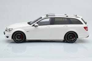 Mercedes C63 AMG S204 T-Model ホワイト GT Spirit 1:18 GT147 レジン - 画像 3/8