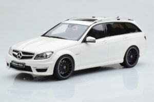 Mercedes C63 AMG S204 T-Model ホワイト GT Spirit 1:18