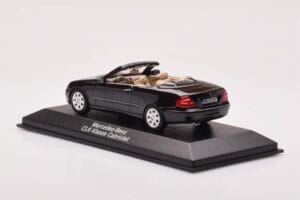 Mercedes CLK A209 カブリオレ オブシディアンブラック メタリック Minichamps 1:43 B66961966 メタル - 画像 3/4