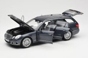 Mercedes E-Class S212 T-Model テノリットグレー メタリック Minichamps 1:18 B66962447 メタル - 画像 2/8
