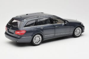 Mercedes E-Class S212 T-Model テノリットグレー メタリック Minichamps 1:18 B66962447 メタル - 画像 3/8