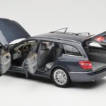 Mercedes E-Class S212 T-Model テノリットグレー メタリック Minichamps 1:18 - image 5 of 8
