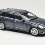 Mercedes E-Class S212 T-Model テノリットグレー メタリック Minichamps 1:18 - image 6 of 8