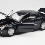 Mercedes E-Class W211 ブルー メタリック Kyosho 1:18 - image 2 of 8