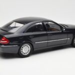 Mercedes E-Class W211 ブルー メタリック Kyosho 1:18 - image 3 of 8