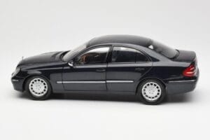 Mercedes E-Class W211 ブルー メタリック Kyosho 1:18 B66962147 メタル - 画像 4/8