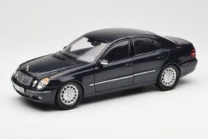 Mercedes E-Class W211 ブルー メタリック Kyosho 1:18