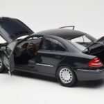Mercedes E-Class W211 ブルー メタリック Kyosho 1:18 - image 5 of 8