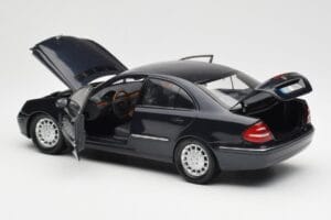 Mercedes E-Class W211 ブルー メタリック Kyosho 1:18 B66962147 メタル - 画像 5/8