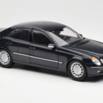 Mercedes E-Class W211 ブルー メタリック Kyosho 1:18 - image 6 of 8