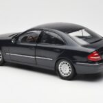 Mercedes E-Class W211 ブルー メタリック Kyosho 1:18 - image 7 of 8