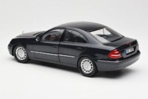 Mercedes E-Class W211 ブルー メタリック Kyosho 1:18 B66962147 メタル - 画像 7/8