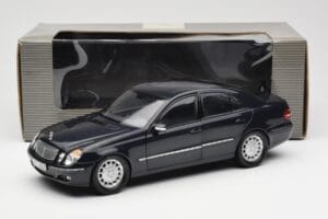 Mercedes E-Class W211 ブルー メタリック Kyosho 1:18 B66962147 メタル - 画像 8/8