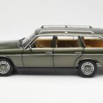 Mercedes 230T W123 T-Model グリーン メタリック Norev 1:18 - image 4 of 8