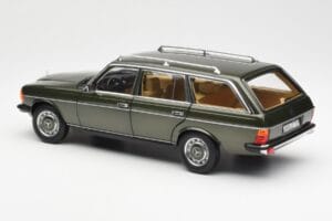 Mercedes 230T W123 T-Model グリーン メタリック Norev 1:18 183730 メタル - 画像 7/8