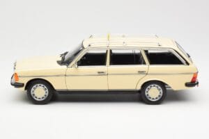 Mercedes 230T W123 T-Model タクシー Norev 1:18 183731 メタル - 画像 4/8