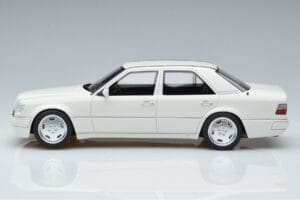 Mercedes E60 AMG W124 ホワイト Otto 1:18 B66040640 レジン - 画像 3/6