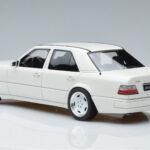 Mercedes E60 AMG W124 ホワイト Otto 1:18 - image 5 of 6