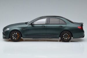 Mercedes E63 AMG Brabus 800 W213 グリーン GT Spirit 1:18 GT208 レジン - 画像 3/6