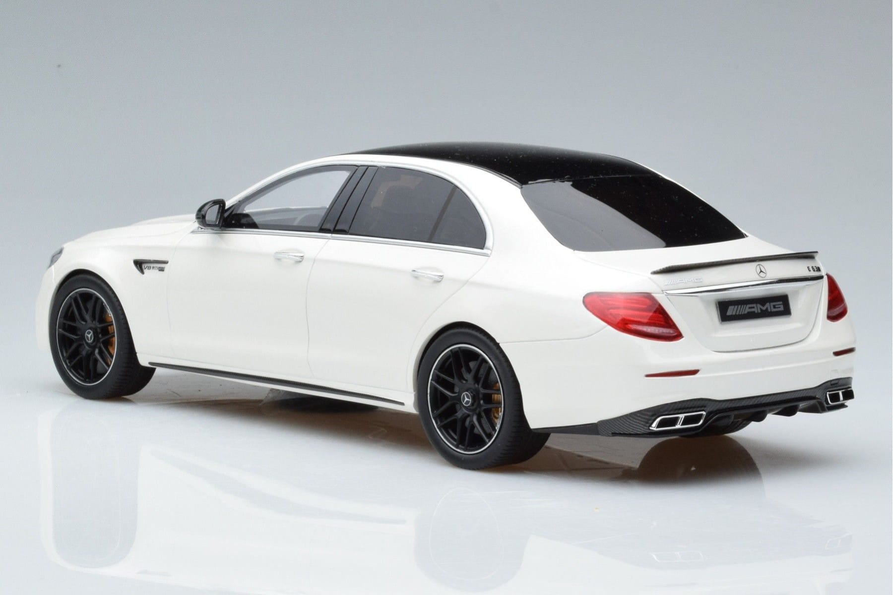 Mercedes AMG E63 S W213 ホワイト GT Spirit 1:18 B66965711 レジン - 画像 5/6