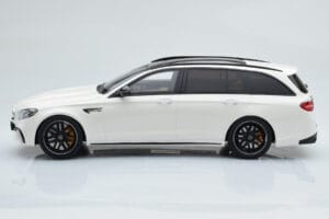 Mercedes AMG E63 S S213 T-Model ホワイト GT Spirit 1:18 GT795 レジン - 画像 3/6