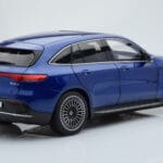 Mercedes EQC 400 ブリリアントブルー NZG 1:18 - image 3 of 8