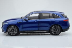 Mercedes EQC 400 ブリリアントブルー NZG 1:18 B66963757 メタル - 画像 4/8