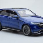 Mercedes EQC 400 ブリリアントブルー NZG 1:18 - image 6 of 8