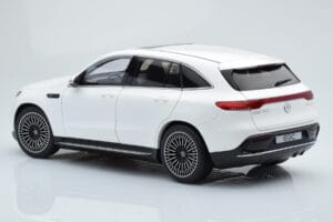 Mercedes EQC 400 ダイヤモンドホワイト NZG 1:18 B66963756 メタル - 画像 7/8