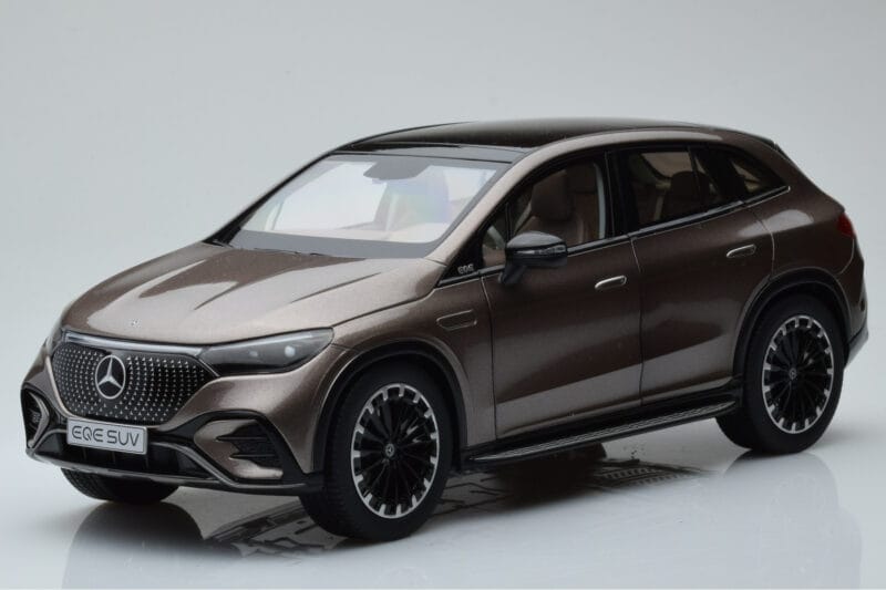 Mercedes EQE SUV X294 AMG Line ベルベットブラウン NZG 1:18
